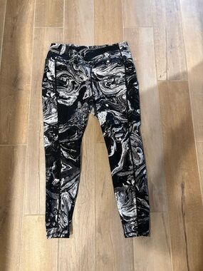 Torrid Black&White Marble Active Leggings 4”Waistband 4/Tummy Control,W/Pockets